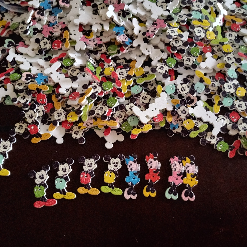 100pcs Mickey wooden button all new